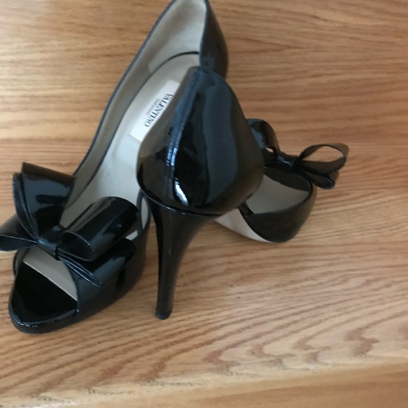 Valentino Black Patent Leather Heels. - Picture 3 of 3